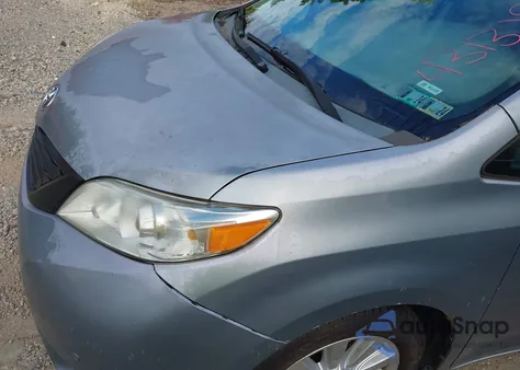 2011 Toyota Sienna Limited из США, поврежденный, VIN 5TDDK3DC2BS012975